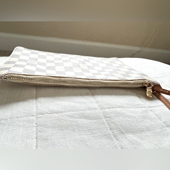 👜Authentic Louis Vuitton Monogram Canvas Wristlet👜 - Picture 6 of 12